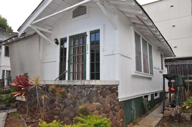 Building Photo - Iolani Ave Cottages