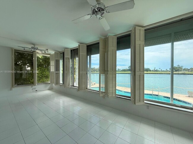 Building Photo - 9200 W Bay Harbor Dr