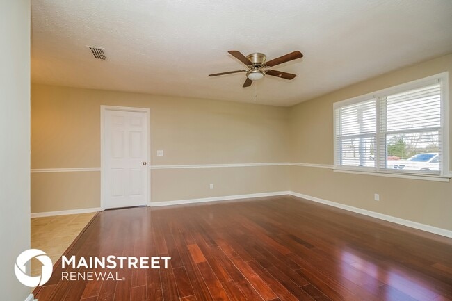 Foto del edificio - 320 Lake Farm Rd