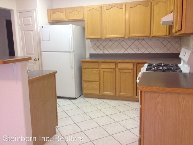 Building Photo - 3 br, 2 bath House - 710 Canyon Point Rd.