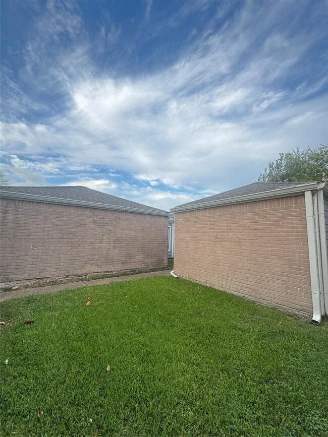 Building Photo - 4131 Bugle Rd
