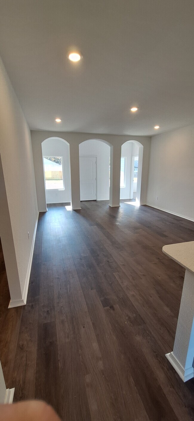 Foto del edificio - 38 10 Point Ln