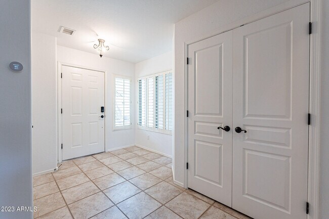 Building Photo - 7240 N Dreamy Draw Dr
