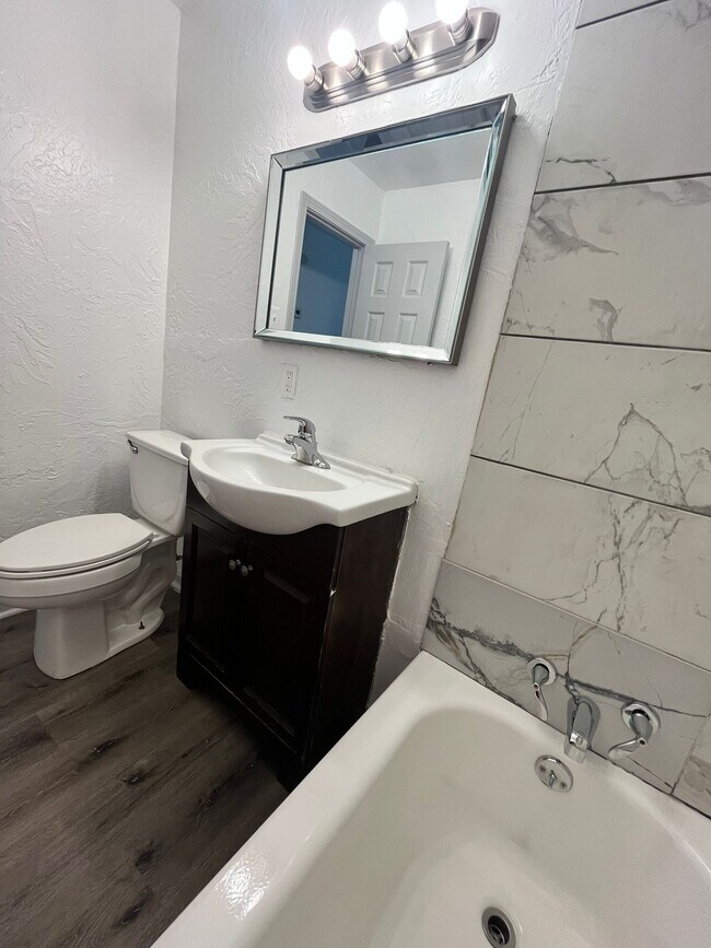Foto del edificio - 1413 NW Ozmun Ave