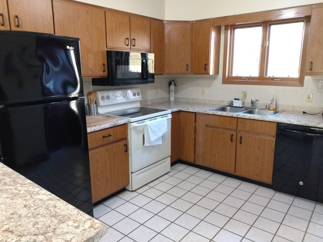 Kitchen - 874 Xanadu Rd