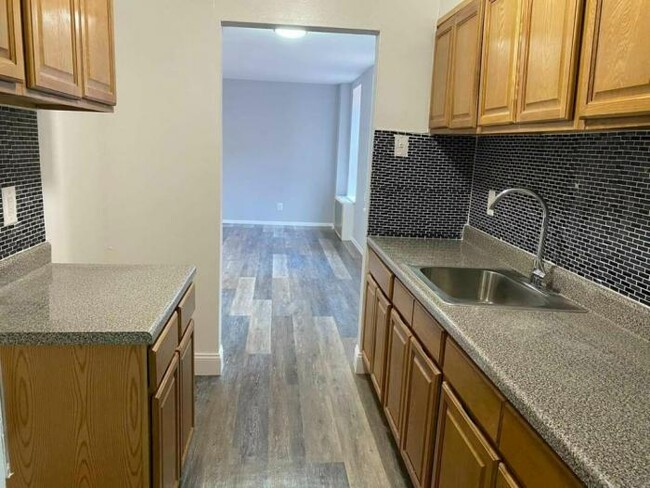 Foto del edificio - 2 bedroom in BRONX NY 10460