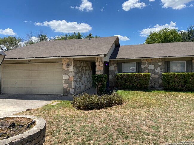 Foto del edificio - 15043 Misty Bnd Dr