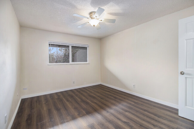 Building Photo - 5300 E Cherry Creek S Dr