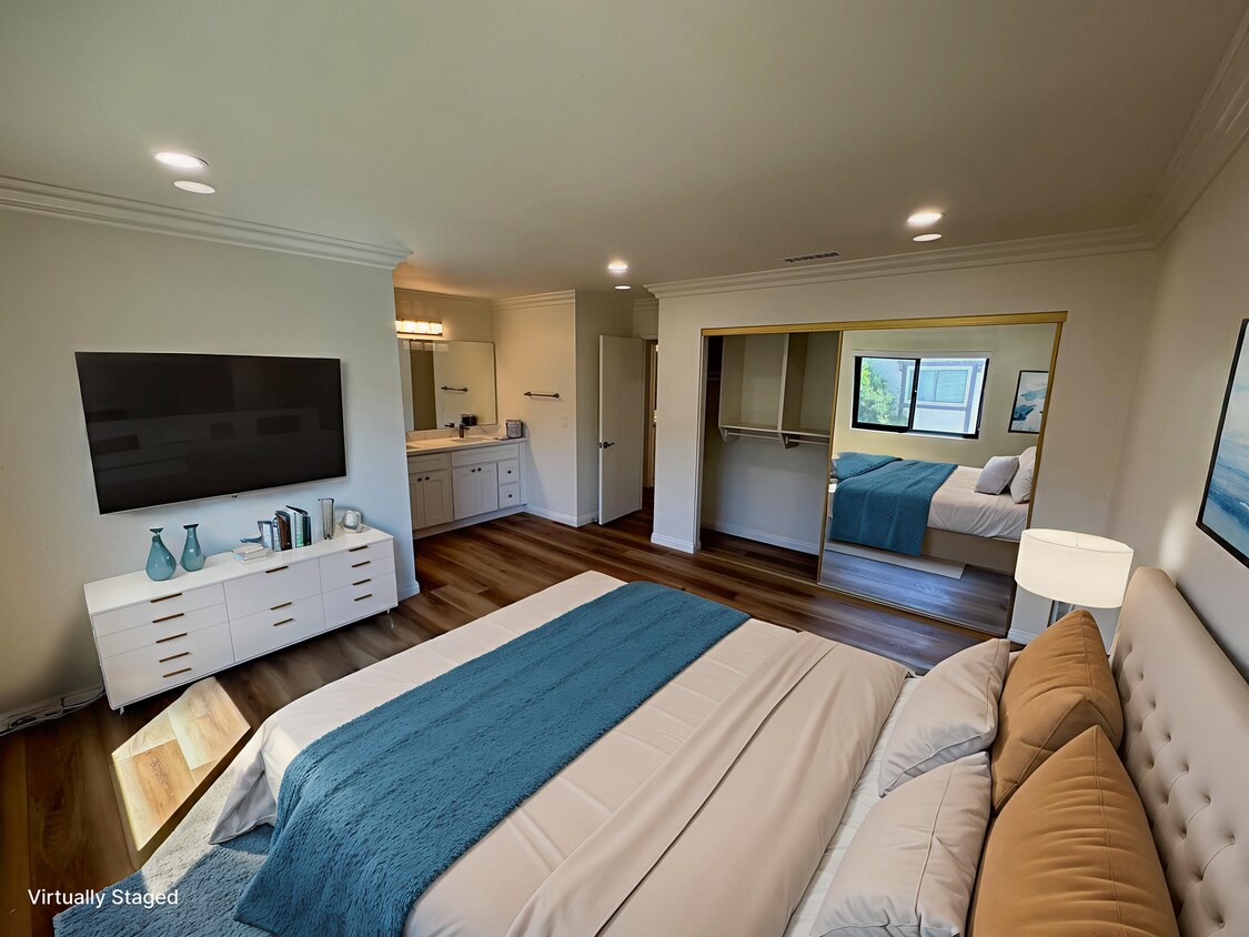 Foto principal - Beautifully Updated 2 Bed, 2 Bath Condo in...