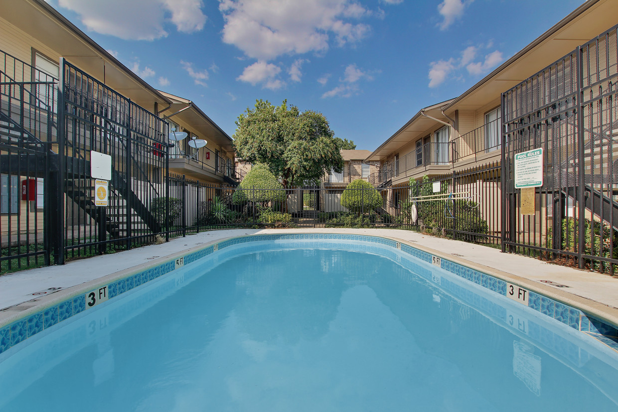 Relaxing Pool - Norvell Court Apartments