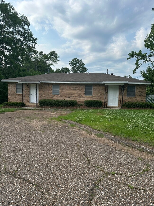 Quiet area - 1710 S Vienna St