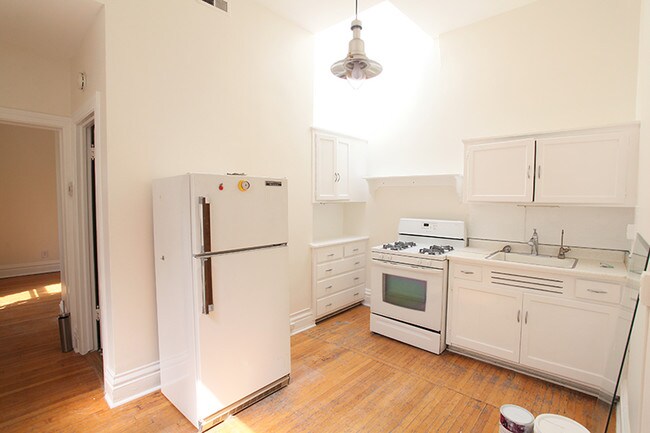 Building Photo - 1830 N Lincoln Park W