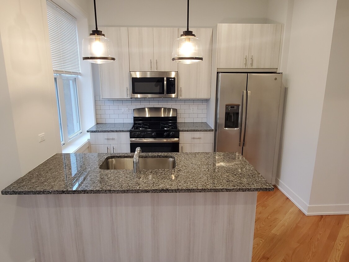 Foto principal - 843 N Leavitt St