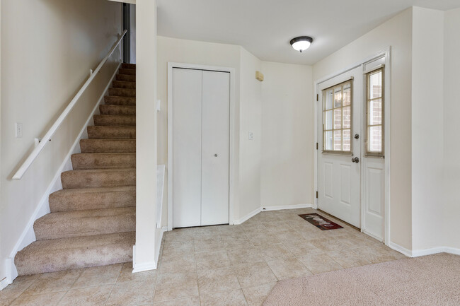 Foto del edificio - 1465 Ashbury Ln W