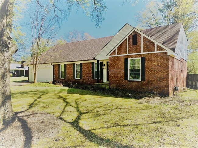 Building Photo - 7207 Poplar Pike