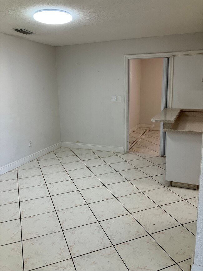 Building Photo - 3017 W Heiter St