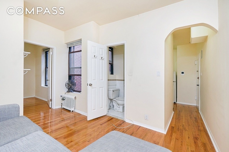 Primary Photo - 270 E 78th St