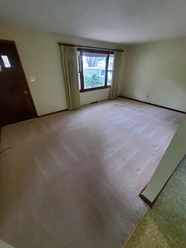 Foto del edificio - 9841 Smithdale Ave NE