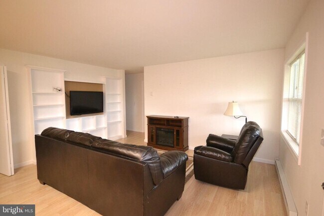Foto del edificio - 11007 Pleasant Walk Rd