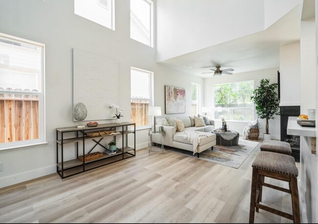 Building Photo - Stunning 3 Bed, 2.5 Bath in Antioch