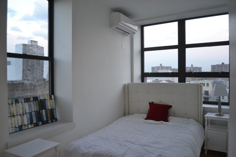 Foto principal - 573 Metropolitan Ave