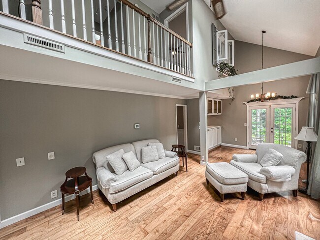 Foto del edificio - Bright And Relaxing 2 Bed 2 Bath Partially Furnished Home in Beautiful Franklin Farm Foundation