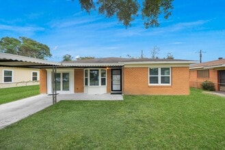 Building Photo - 6214 Diamond Ct