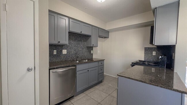 Foto del edificio - 6200 W Tidwell Rd