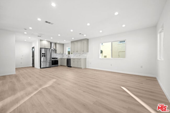 Foto del edificio - 1642 S Crest Dr