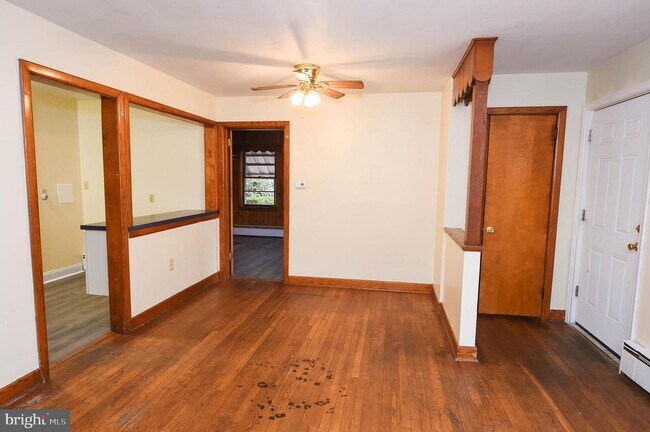 Building Photo - 512 S Park Dr