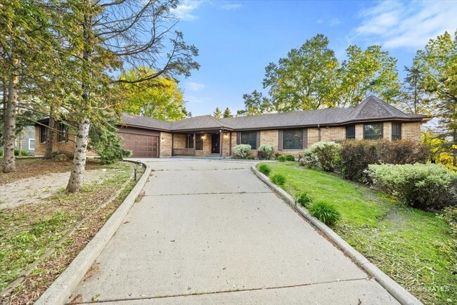 Building Photo - 21824 Cambridge Dr