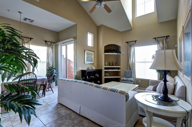 Building Photo - 3975 N. Hualapai Way #281 - Fully Furnishe...