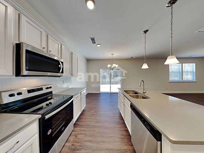 Foto del edificio - 7112 Garrett Ct