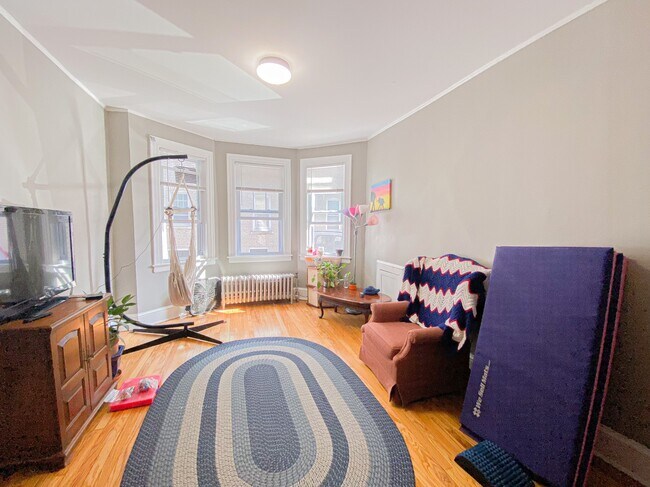 Foto del edificio - 704 Farmington Ave