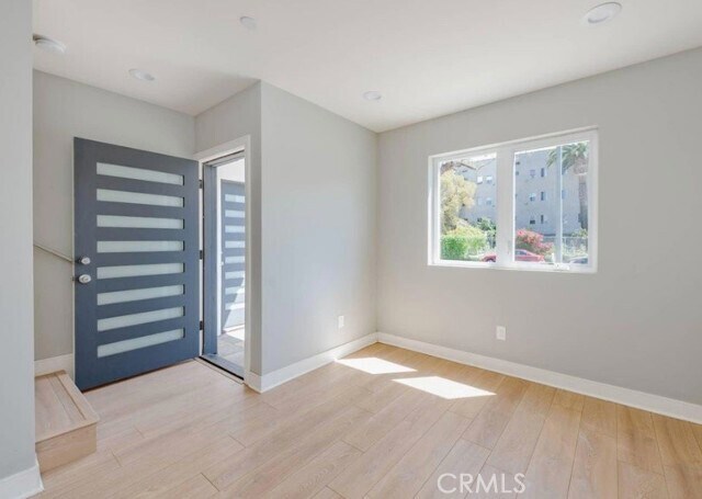 Foto del edificio - 427 Heliotrope Dr