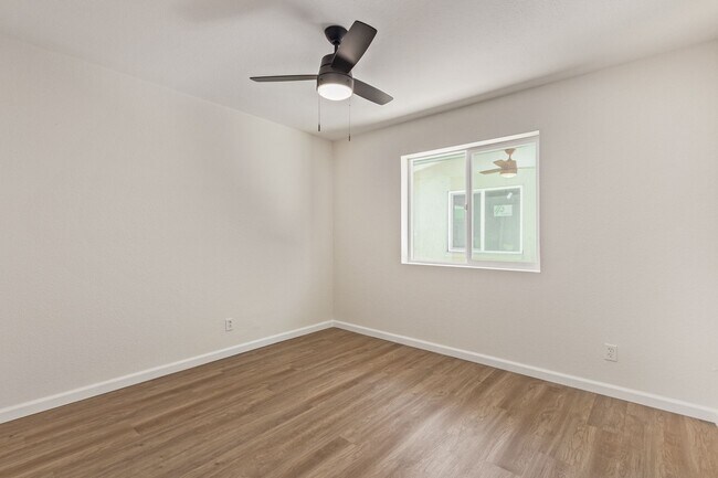 Foto del edificio - 1444 E Broadway Rd