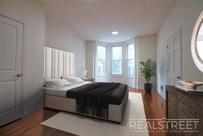 Building Photo - NO FEE! 3 BED 1.5 BATH DUPLEX in Stuyvesan...