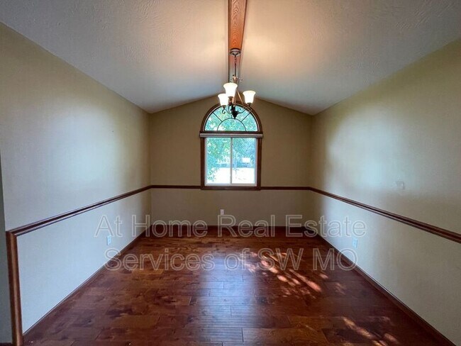 Foto del edificio - 201 Sally Ln