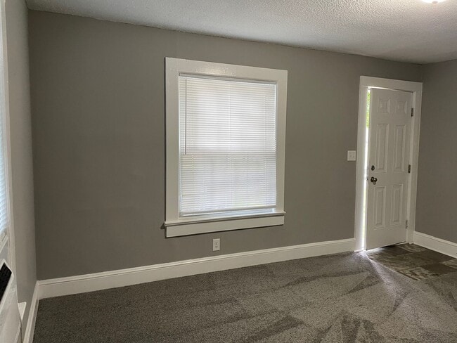 Building Photo - 383