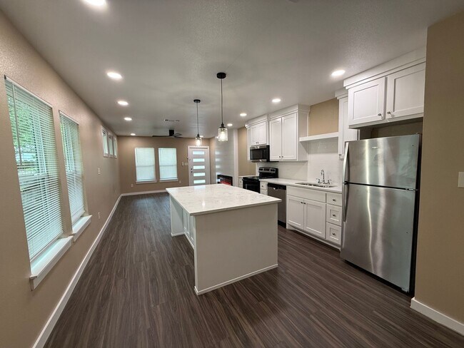 Foto del edificio - 717-719 Augusta Ave