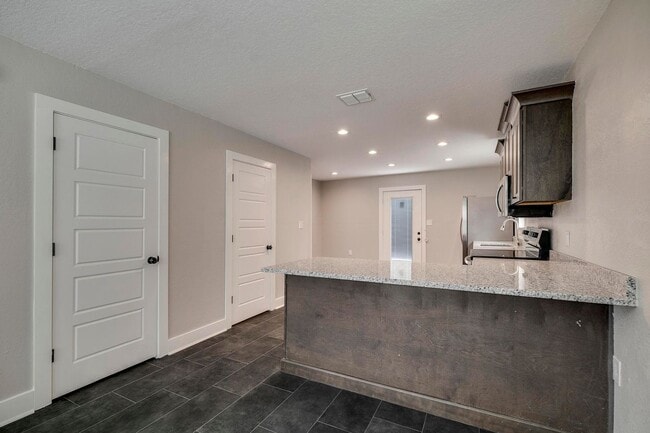 Building Photo - 349-wr