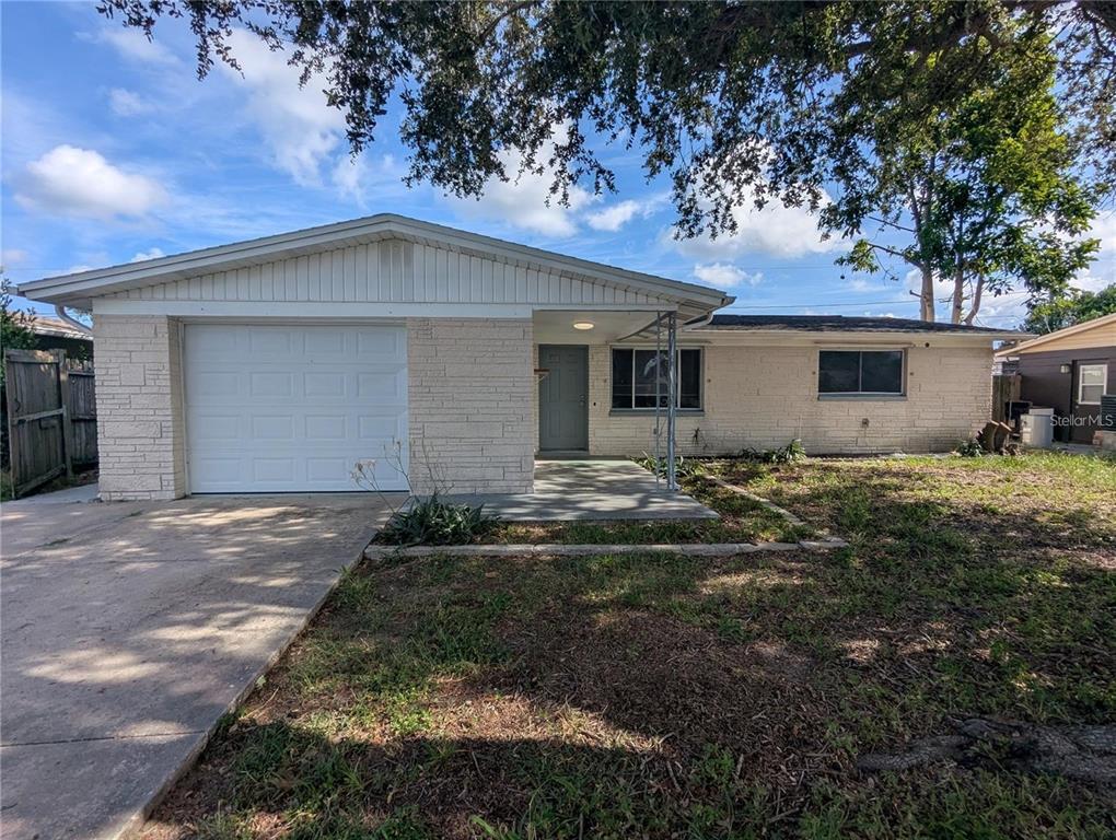 Foto principal - 3911 Redwood Dr