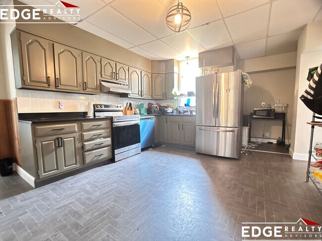 Building Photo - Great value four bedroom available in Brig...