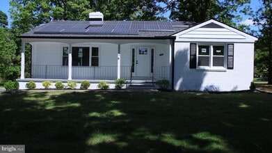 Building Photo - 2608 Holly Dr