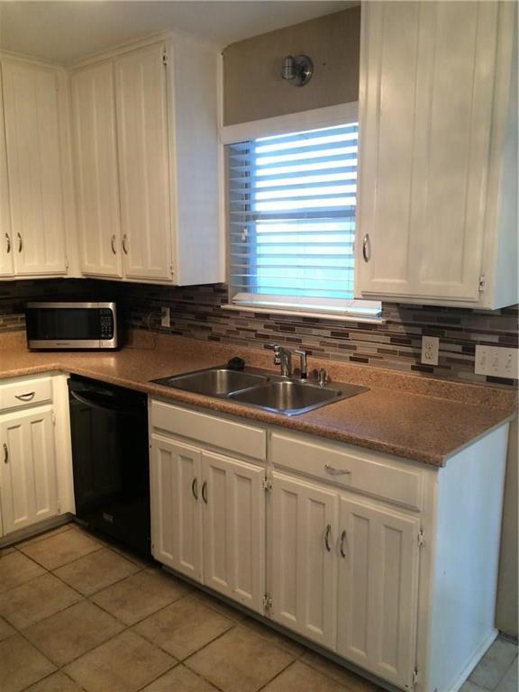 Building Photo - 411 Marsha St