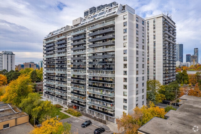 Photo du bâtiment - Balliol Towers Apartments