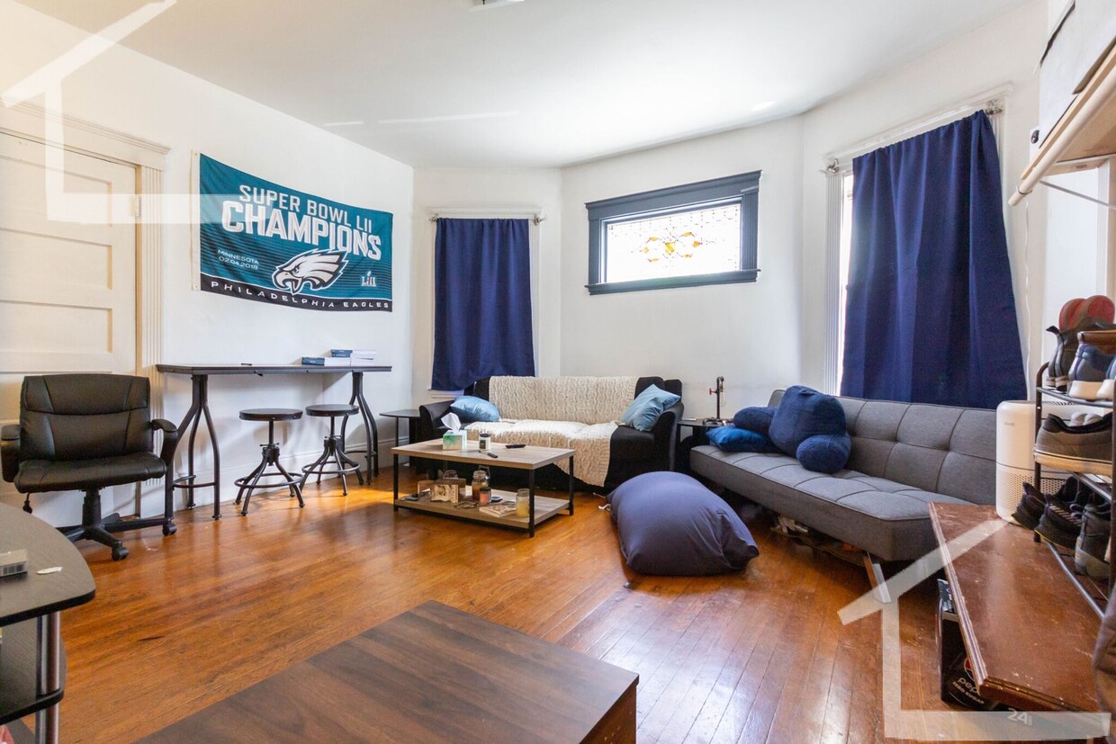 Foto principal - HOT ALLSTON LISTING!!!!