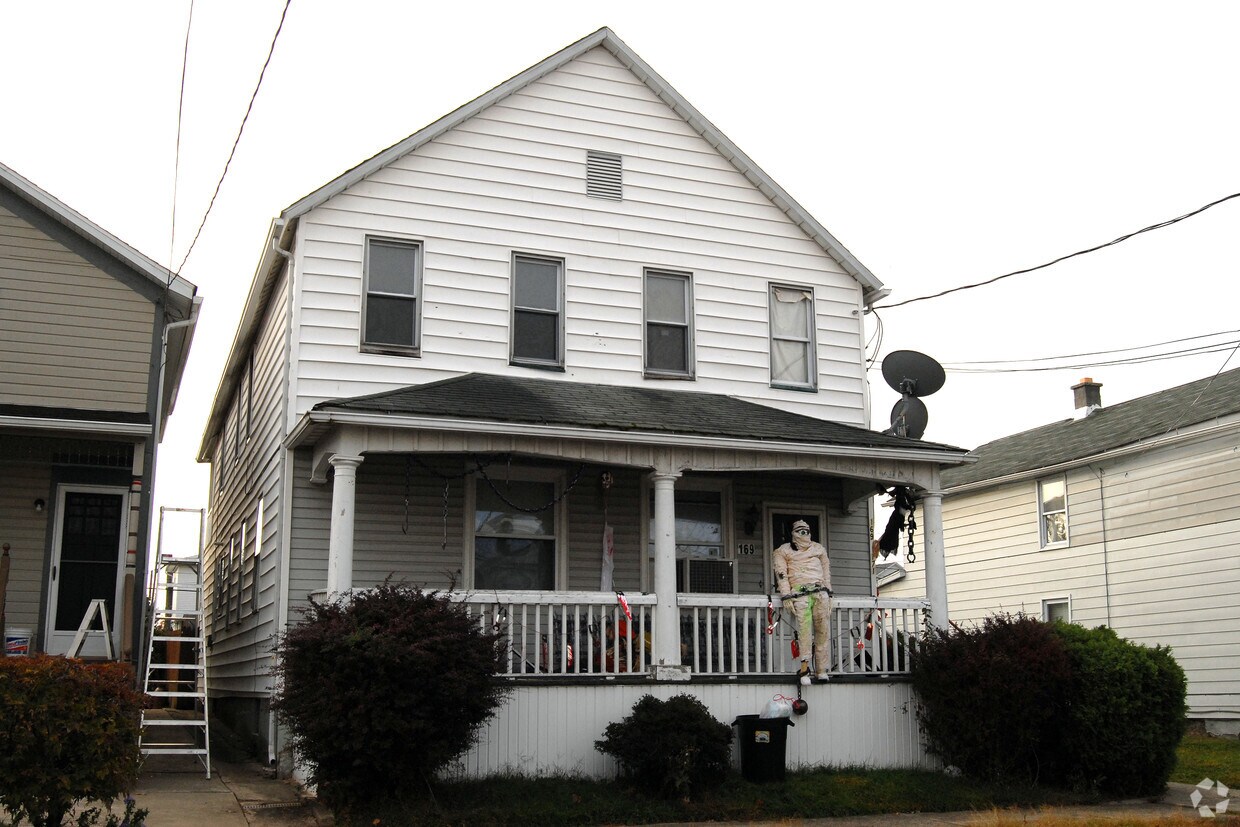 Building Photo - 169-171 E Ridge St