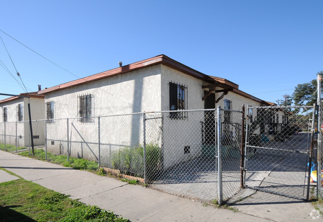 Building Photo - 9625 S Hoover St