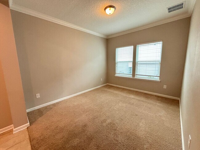 Building Photo - Modern 4 Bed 2 Bath Home. Double Garage. Screened in Lanai. Bonus Room. Minutes from World Golf V...